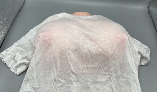 おっぱいに白シャツ着用画像