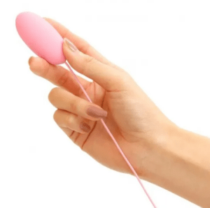 手にすっぽり収まるサイズ感。